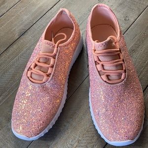 Size 8 1/2 Brand new pink glitter tennis shoes